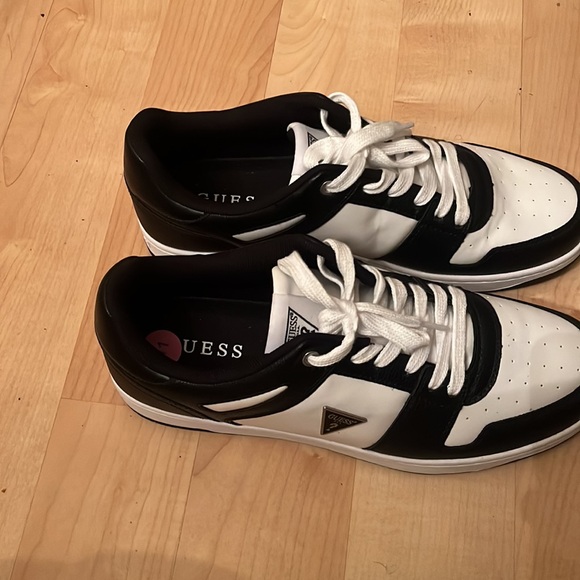 Guess sneakers - Picture 2 of 4